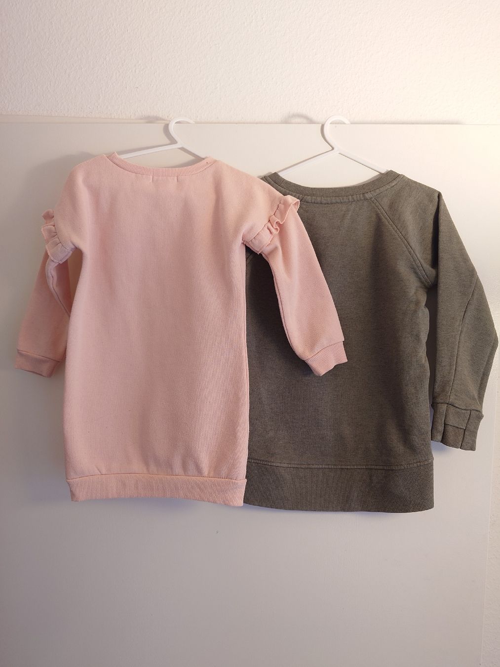 Maglioni & Felpe: 2 Mädchen Longpullover, Grösse 104 – Usato da Uster venduto da snowy_6 1