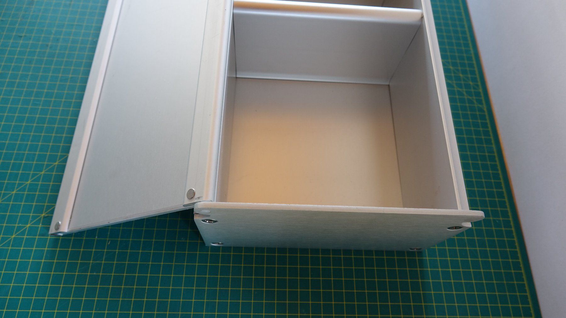 Armadietti a specchio: Aluminium-Spiegelschrank – Usato da Canobbio venduto da rima71 7