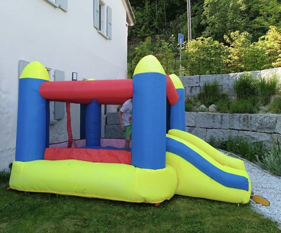 Casette per bambini: Château gonflable très bon état  – Usato da Vinzel venduto da ninioenor 2