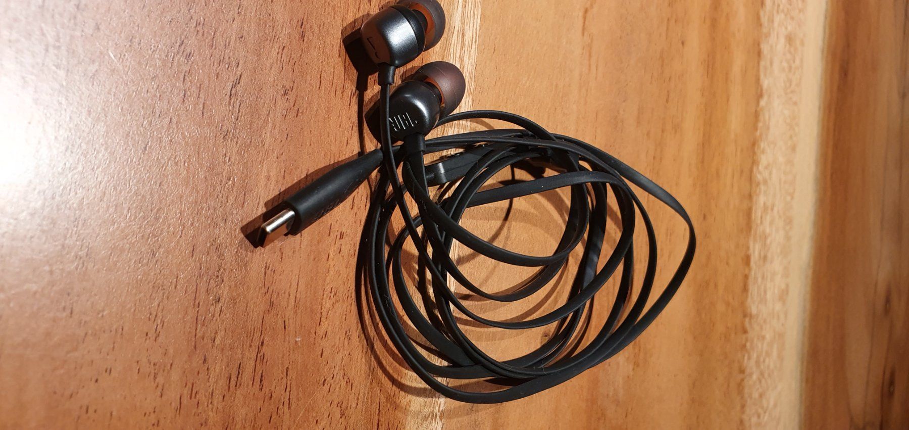 JBL Cuffie: JBL iPhone EarPods Smartphone Kopfhörer in Schwarz. – Usato da Zürich venduto da Leica.C89 1