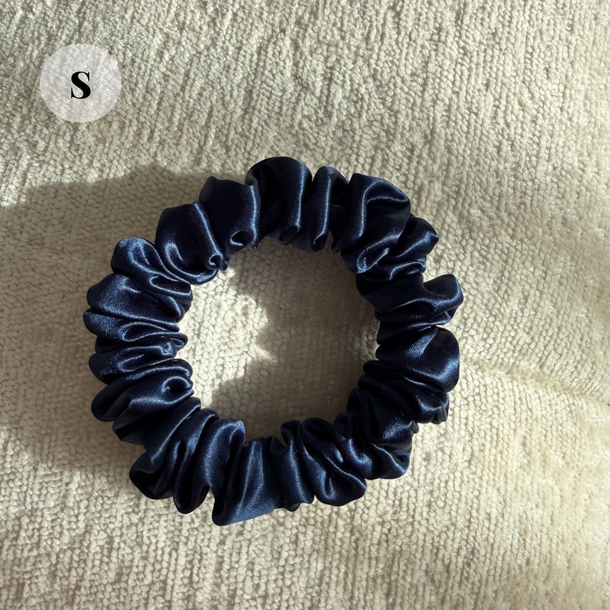 Accessori per capelli: 12# navy blue 100% Mulberry Silk Scrunchie Size S - NEW – Nuovo e nell'imballaggio originale da Winterthur venduto da LeLe0606