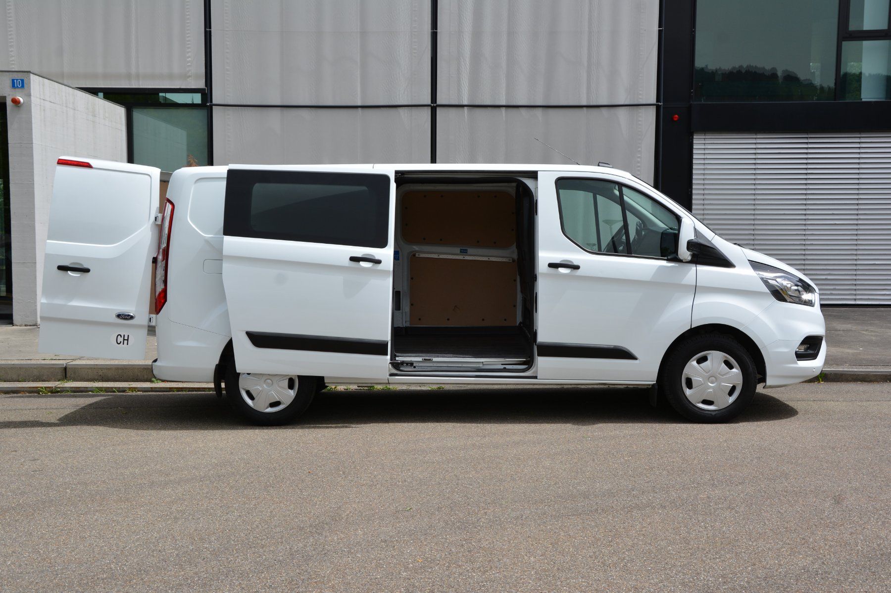 Ford Veicoli commerciali: FORD Transit Custom Van 300 L2H1 Trend A – Usato da Oberkulm venduto da Curiger-Automobile 9