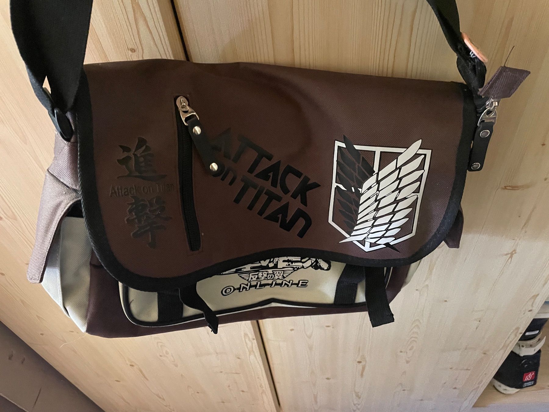 Comics: Attack on Titan Tasche – Gebraucht aus Olten von Tinuu001 1