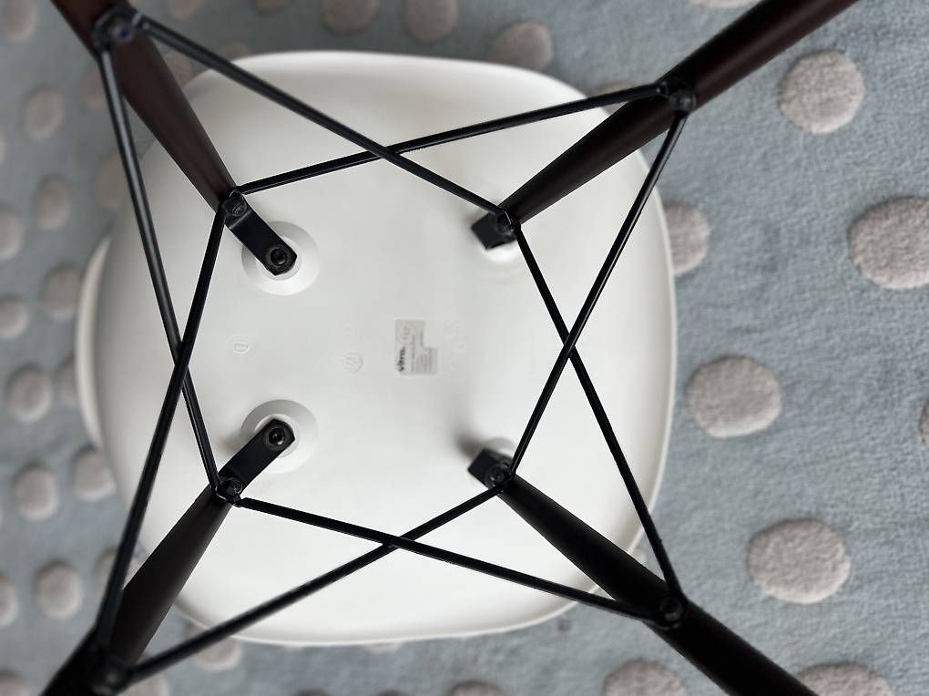 Stühle: ORIGINAL Eames Plastic Side Chair DSW – Gebraucht aus Rotkreuz von Vitamin_Sea 3