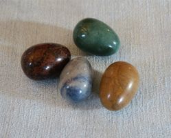 Stein-Eier 48x35 mm, 4 Stück
