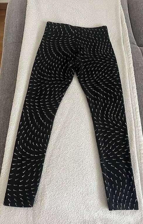 Calze & Collant: Nike Leggings Grösse 137-146 – Usato da Steinhausen venduto da san_c7kq 1