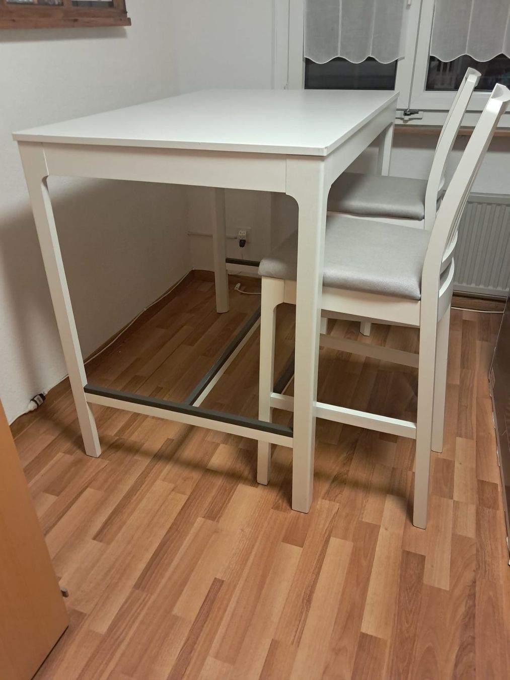 Set di tavolo e panche: Bartisch mit Stühlen – Usato da Ilanz venduto da Irisc