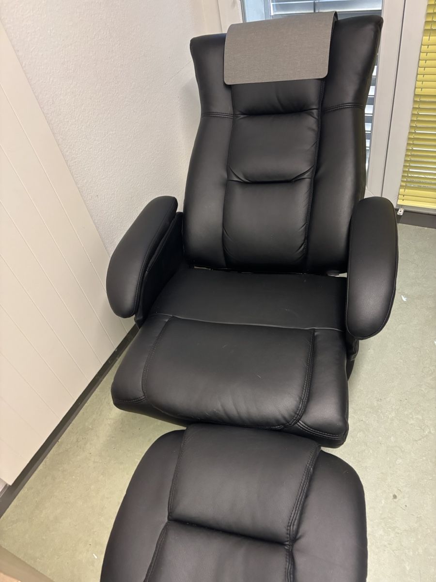 Conforama Poltrone: Relaxsessel mit Fusshocker schwarz – Usato da Otelfingen venduto da mar_j67x 1