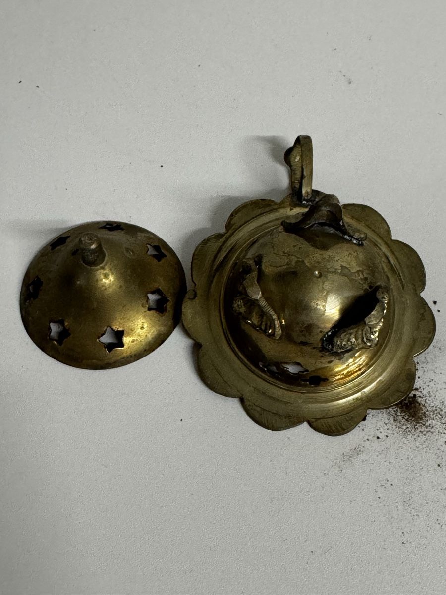 Toutes les décorations: Messing Räuchergefäss mit Deckel verziert  – D'occasion à Zürich par Nobs1 5