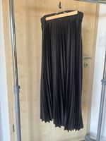 S-M_Pleated Black Skirt_like new
