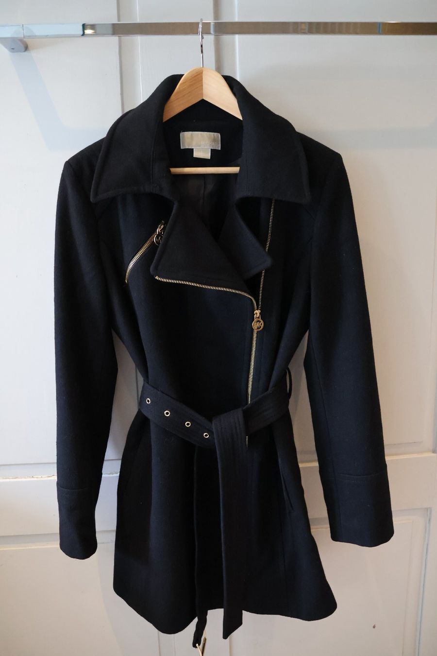 Michael Kors Cappotti: Schwarzer Wollmantel von Michael Kors – Usato da Winterthur venduto da jul_v9wx