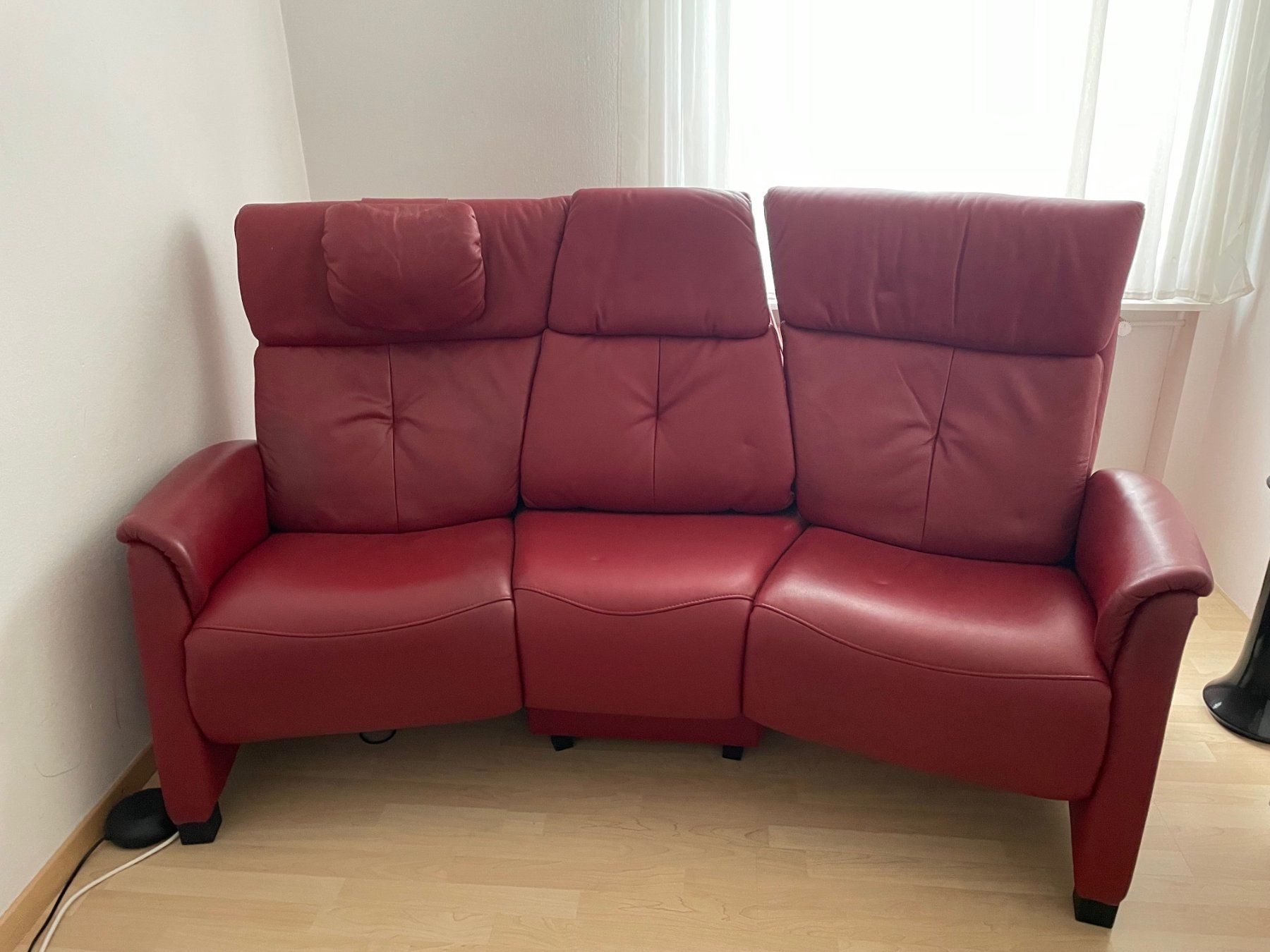 Himolla Divani: Trapezsofa Himolla Echtleder, elektrisch verstellbar – Usato da Birmensdorf ZH venduto da Sirona