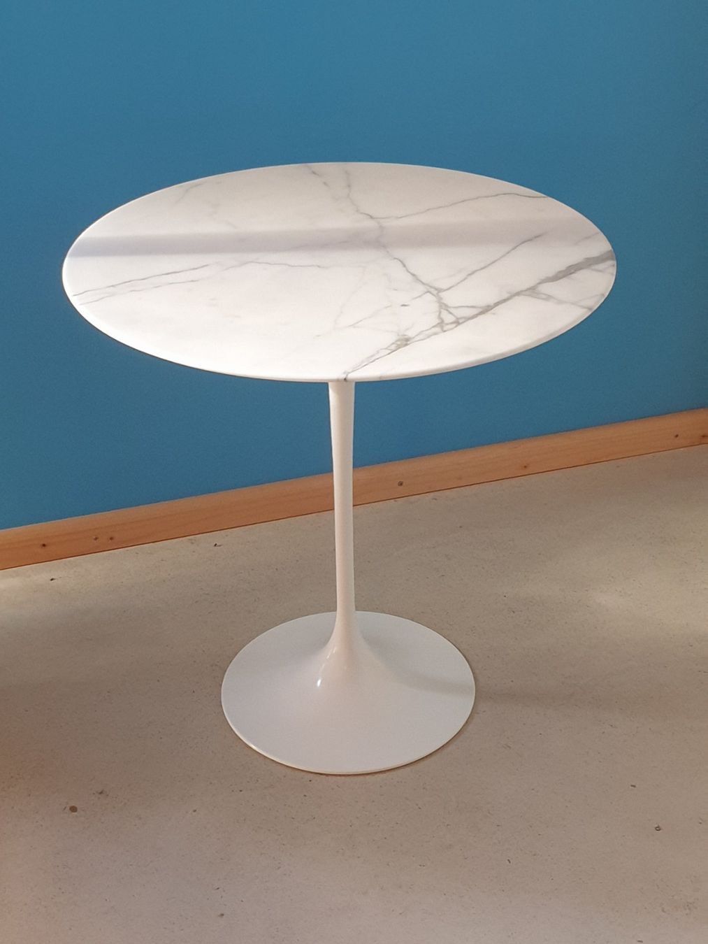 Knoll Tavoli: Marmor Sidetable Saarinen Knoll Studio – Usato da rebstein venduto da spacy73 1