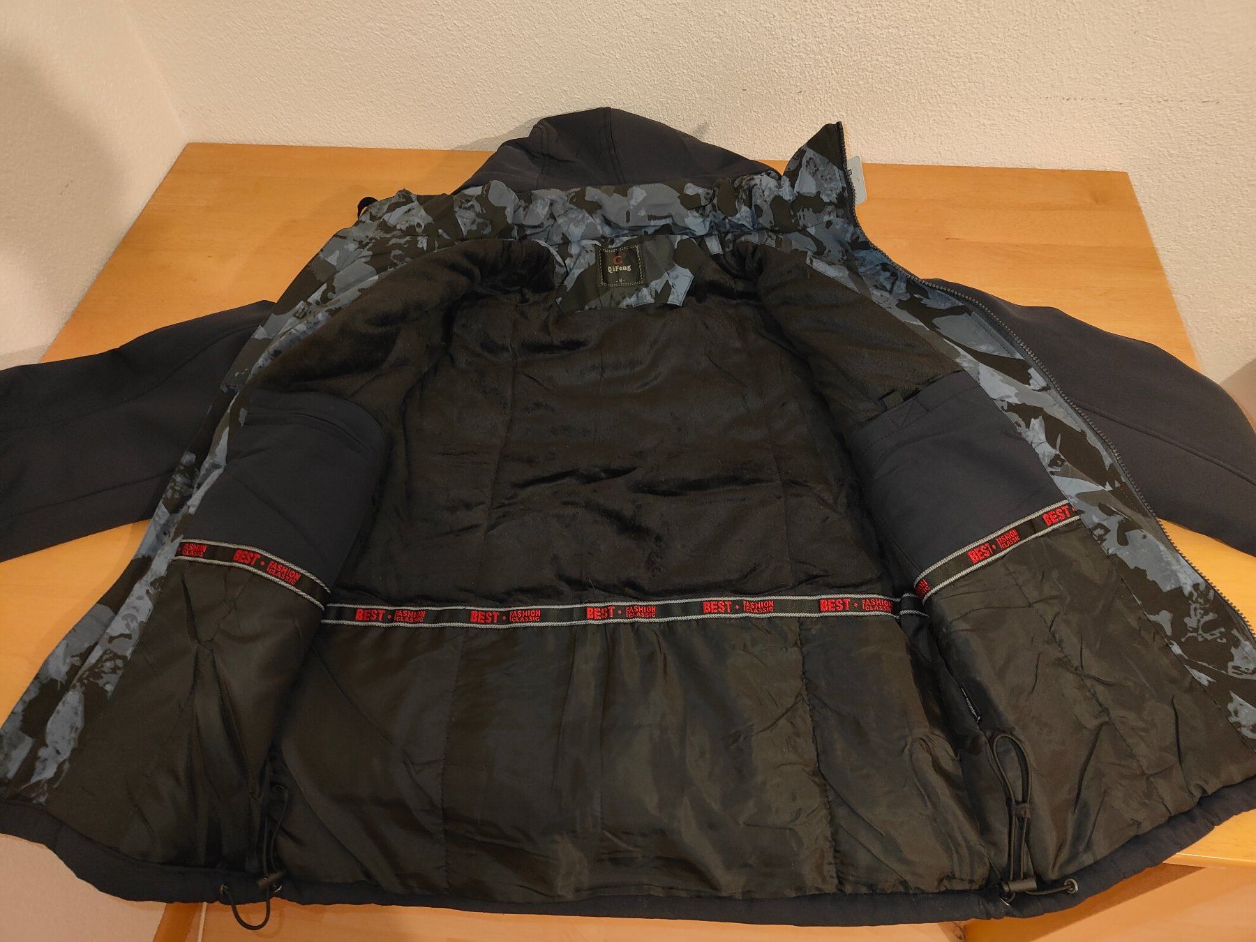Giacche: Neue Winterjacke – Nuovo (secondo la descrizione) da Studen BE venduto da Paplo