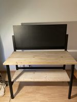 Bürotisch mit Memoboard