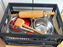 Küchenutensilien Set gemischt gebraucht in Kiste