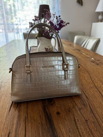 David Jones goldene Tasche