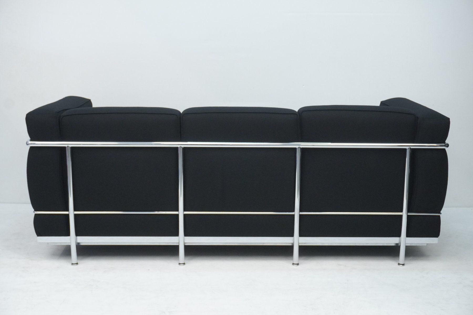 Cassina Divani: Cassina LC2 3er Sofa Le Corbusier Stoff schwarz – Usato da Bad Zurzach venduto da QLASSIQ 2