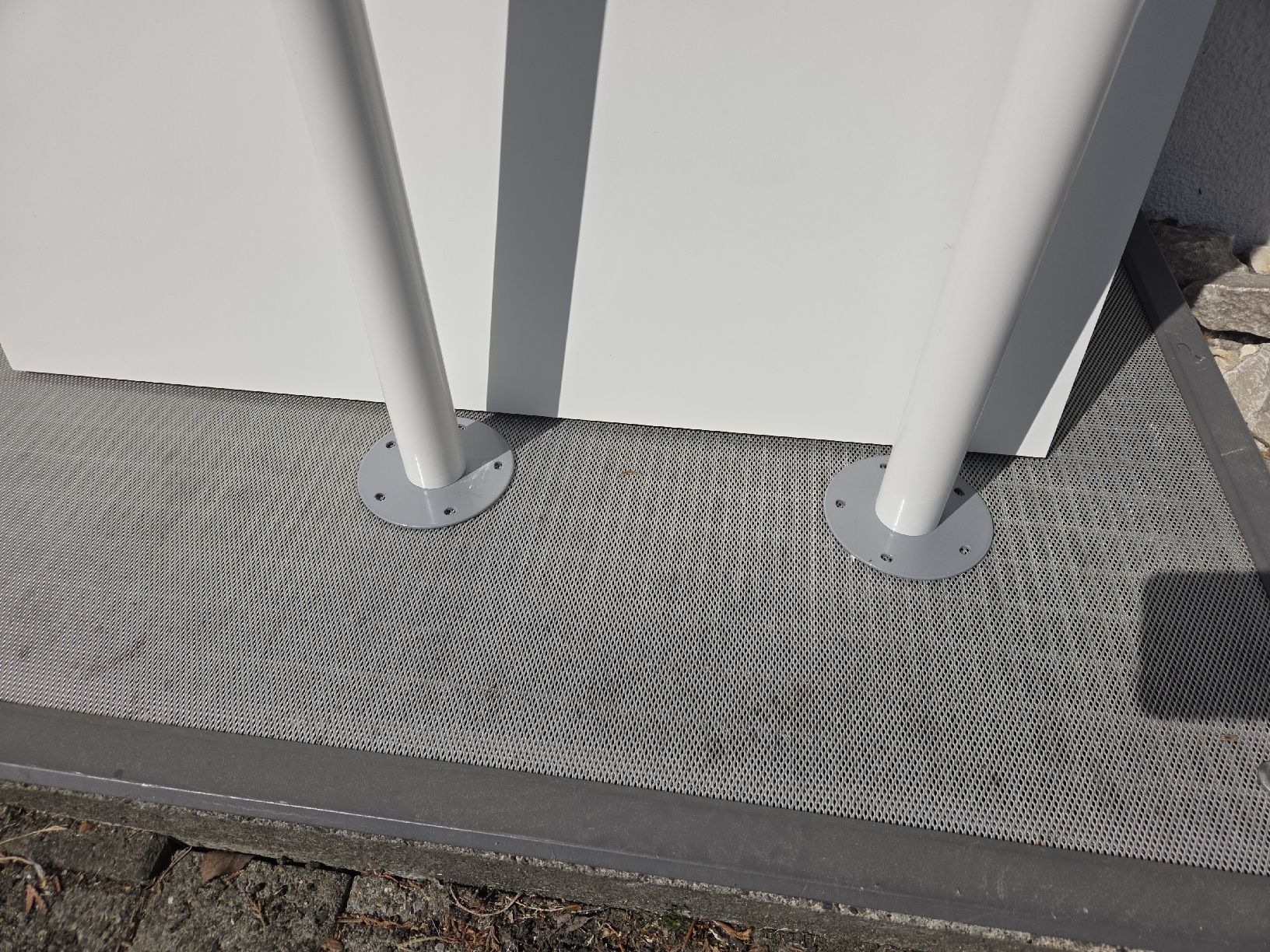 Ikea Scrivanie: Tischblatt mit zwei Metallfüssen IKEA – Usato da Hirschthal venduto da Juribu 1