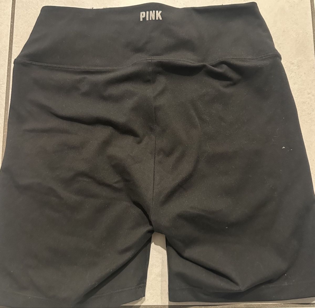 Leggings: PINK ACTIVE SHORTS SCHWARZ – Usato da Dornach venduto da aze_h6rq 1