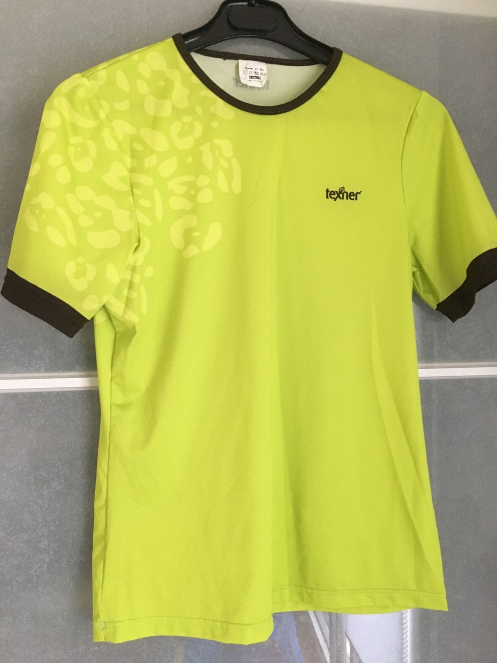 Leibchen & Hosen: T shirt sport (S) – Gebraucht aus La Tour-de-Peilz von zazen33