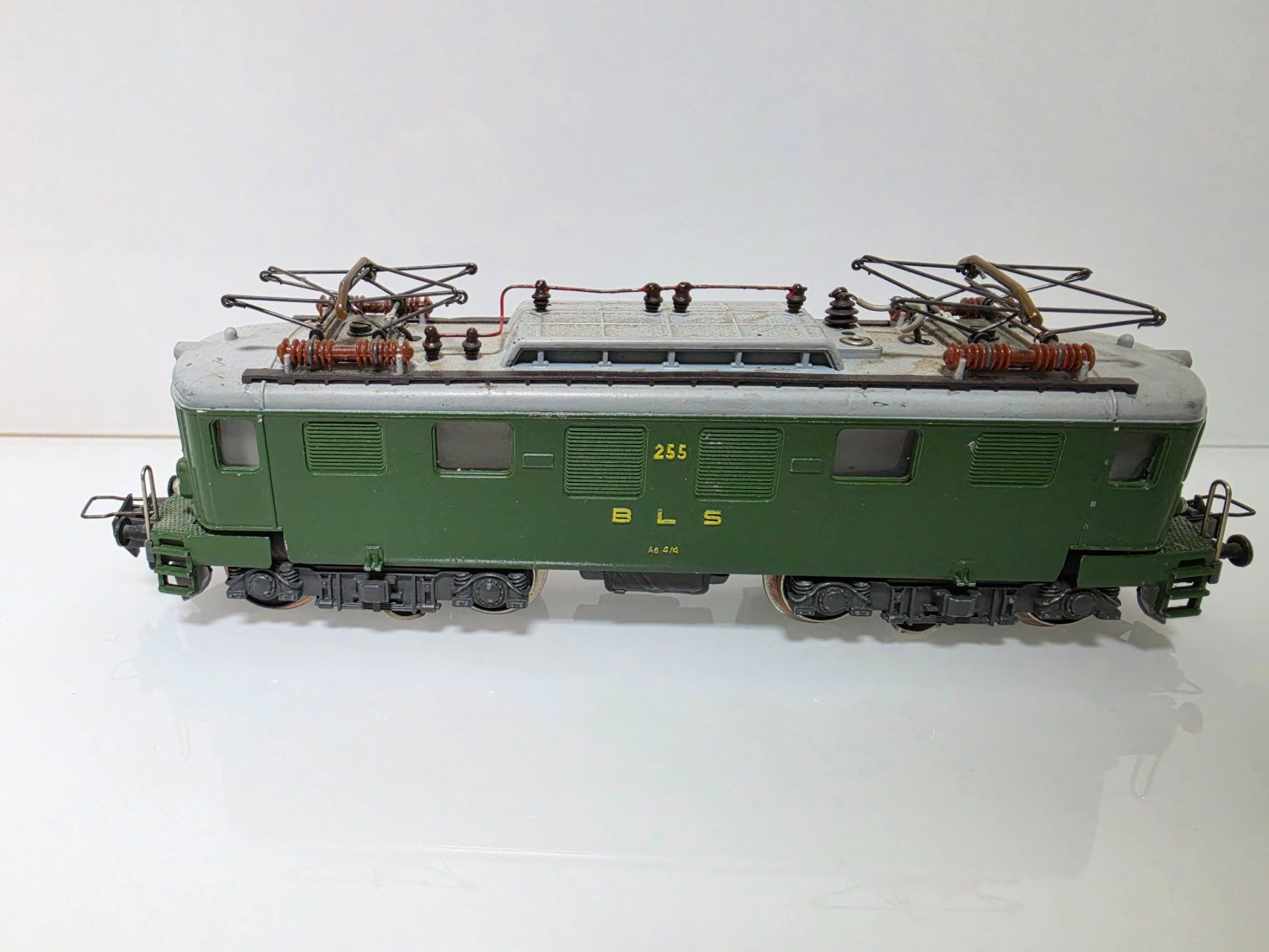 Trix Modellini di ferrovie: Trix Express Ae4/4 BLS H0/DC 3 Leiter – Difettoso da Neuenhof venduto da ludovicco 3