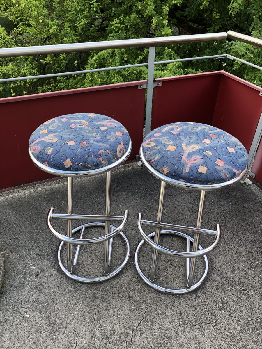 Hocker: 2 Barhocker mit gepolstertem Sitz, Chromstahl – Gebraucht aus Römerswil LU von Icehead