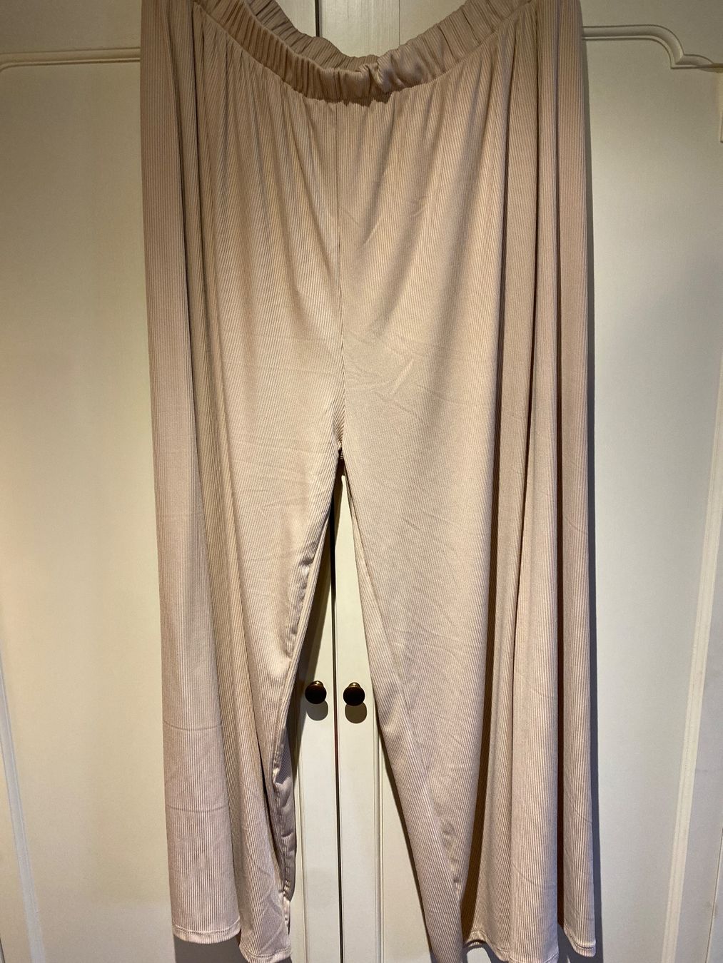 Pantaloni: DAMEN HOSE-WEITE,LEICHTE HOSE,BEIGE – Nuovo e nell'imballaggio originale da Meienried venduto da ManuelaBoutique 1