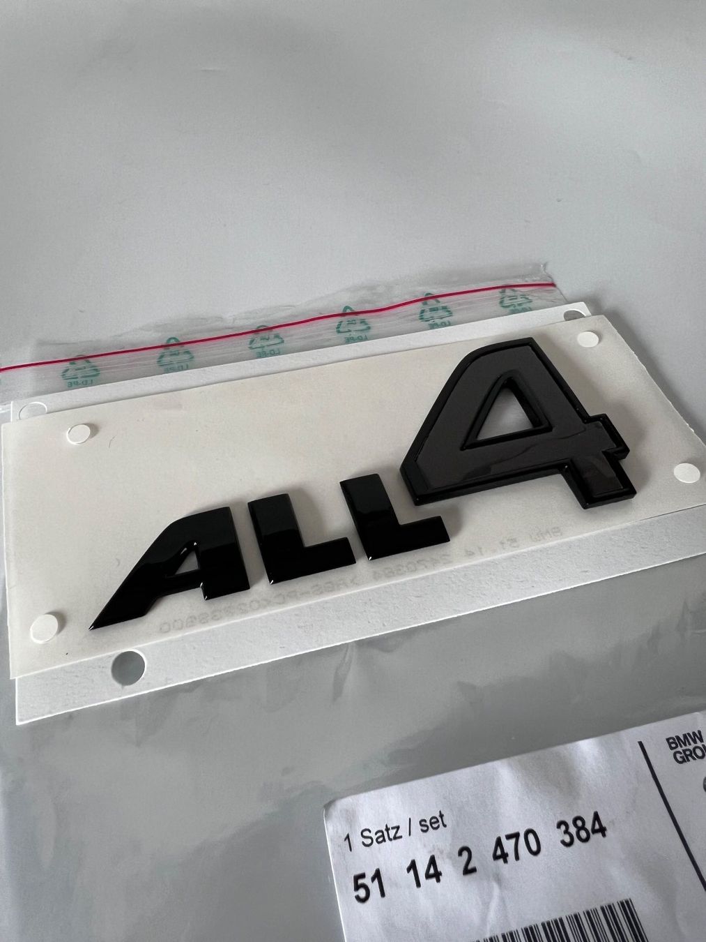 Mini Tutti pezzi di ricambio auto: Original Mini ALL4 Emblem 51142470384 – Nuovo e nell'imballaggio originale da Frauenfeld venduto da isa_9cy7
