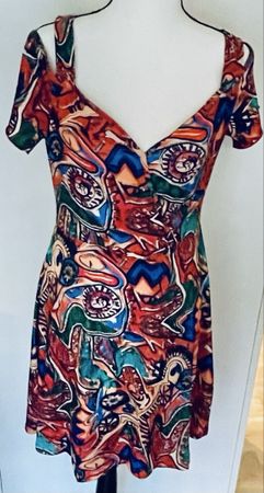 Sommerliches Kleid mit Muster, Grösse S — Neu!