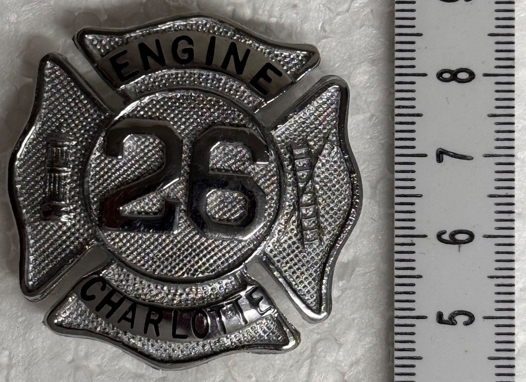 Placchette & Badge: Anstecker der Feuerwehr ("Engine 26") aus Charlotte. – Usato da Andwil SG venduto da Ariisa1234 4