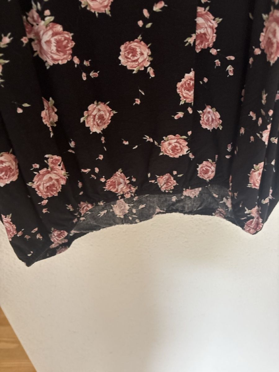 Blusen: Damen Bluse Schwarz mit Rosenmuster Grösse S - M – Neu (gemäss Beschreibung) aus Berneck von SESSES 3