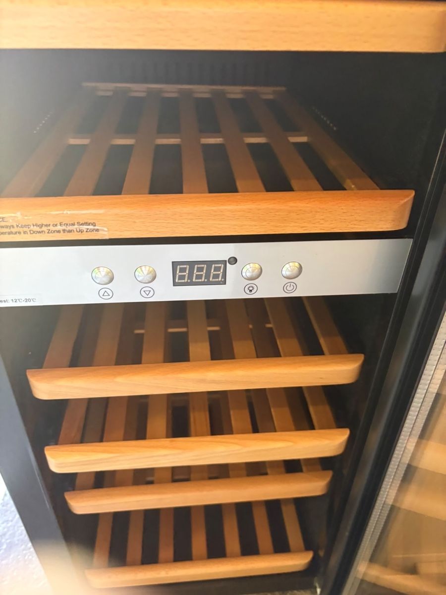 Kühlschrank: Weinen Kühlschränke – Gebraucht aus Rapperswil SG von kat_rw8q 1