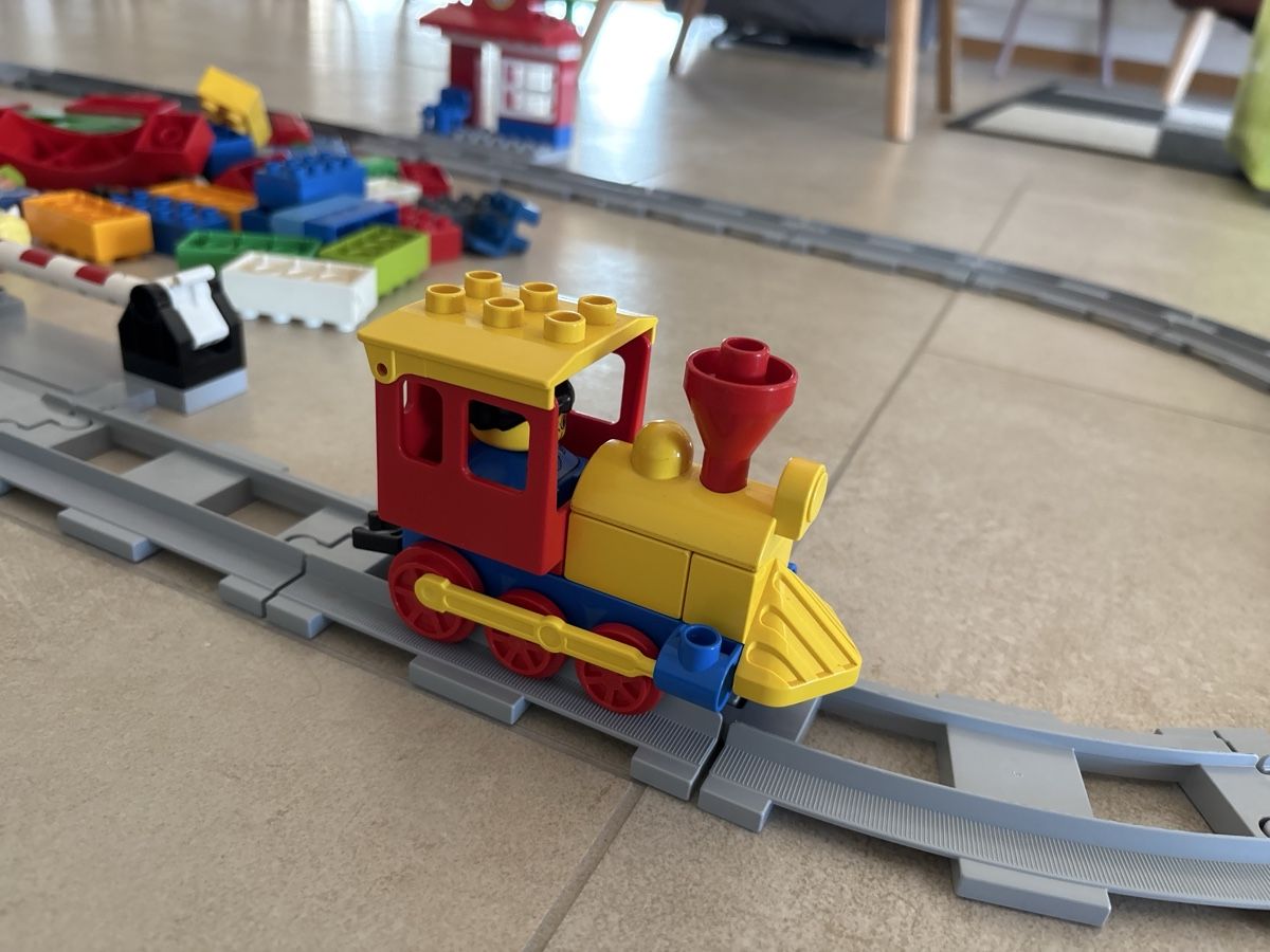Lego Baukästen: Train Duplo intelligent + rails (Couleurs & Bluetooth) – Gebraucht aus Lausanne von pabernard 3