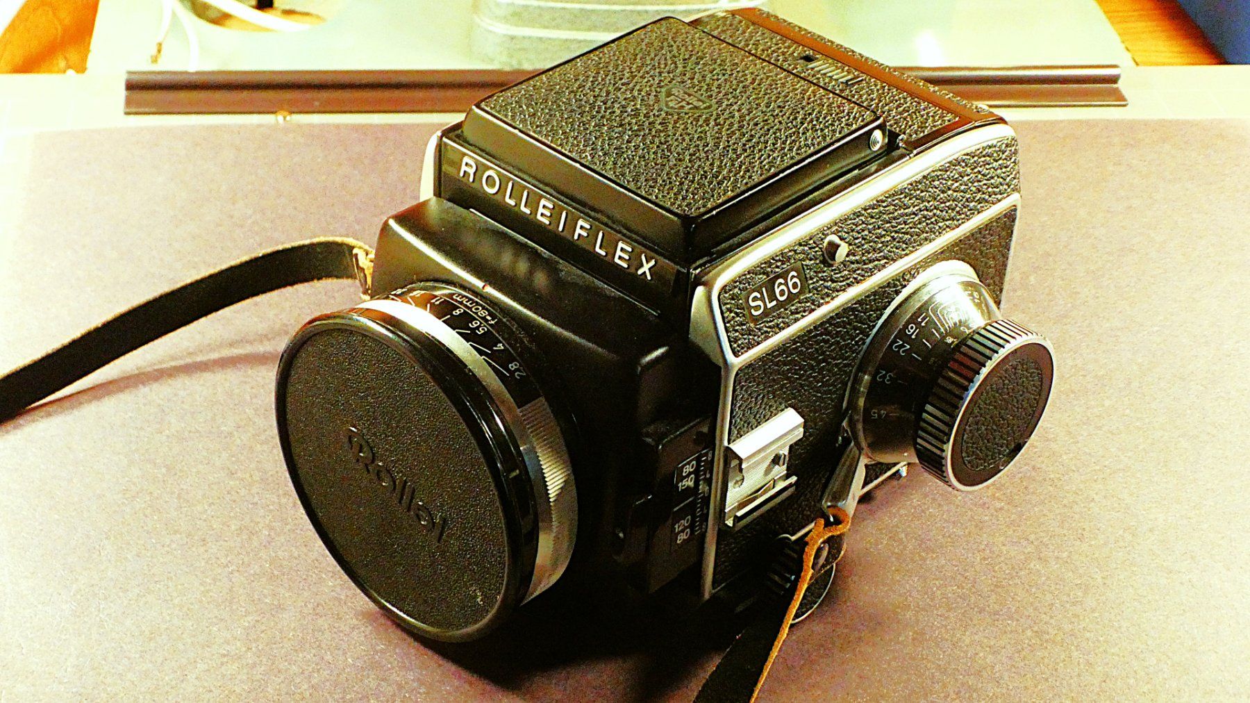 Rollei Fotocamera: Rollei SL66 Mittelformat Kamera + Cullmann Stativ – Usato da Thal venduto da Danny82