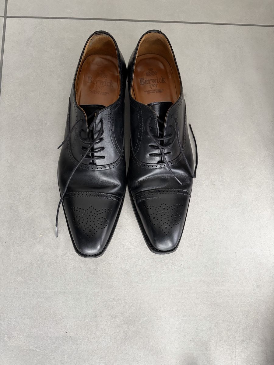 Scarpe da uomo: Berwick rahmengenähte Schuhe – Usato da Frauenfeld venduto da AlteringMatter