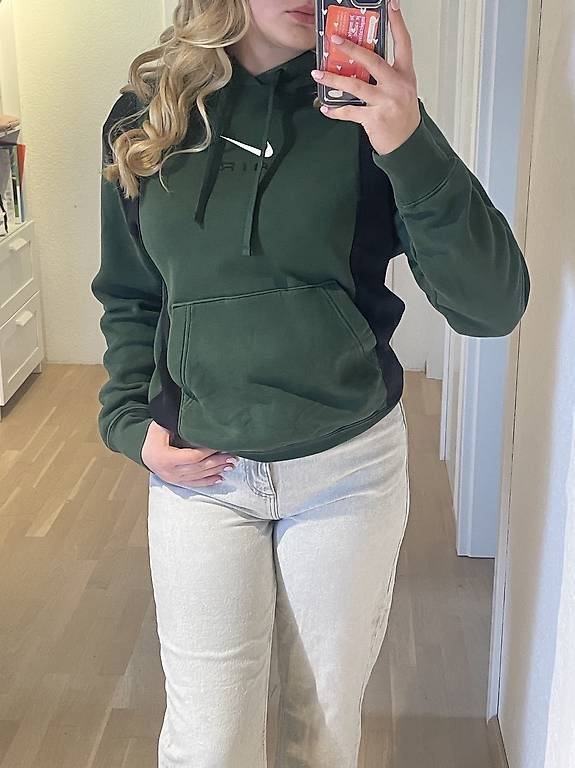 Nike Maglioni & Felpe: Nike Air Hoddie – Usato da Schüpfen venduto da ani_gj8r