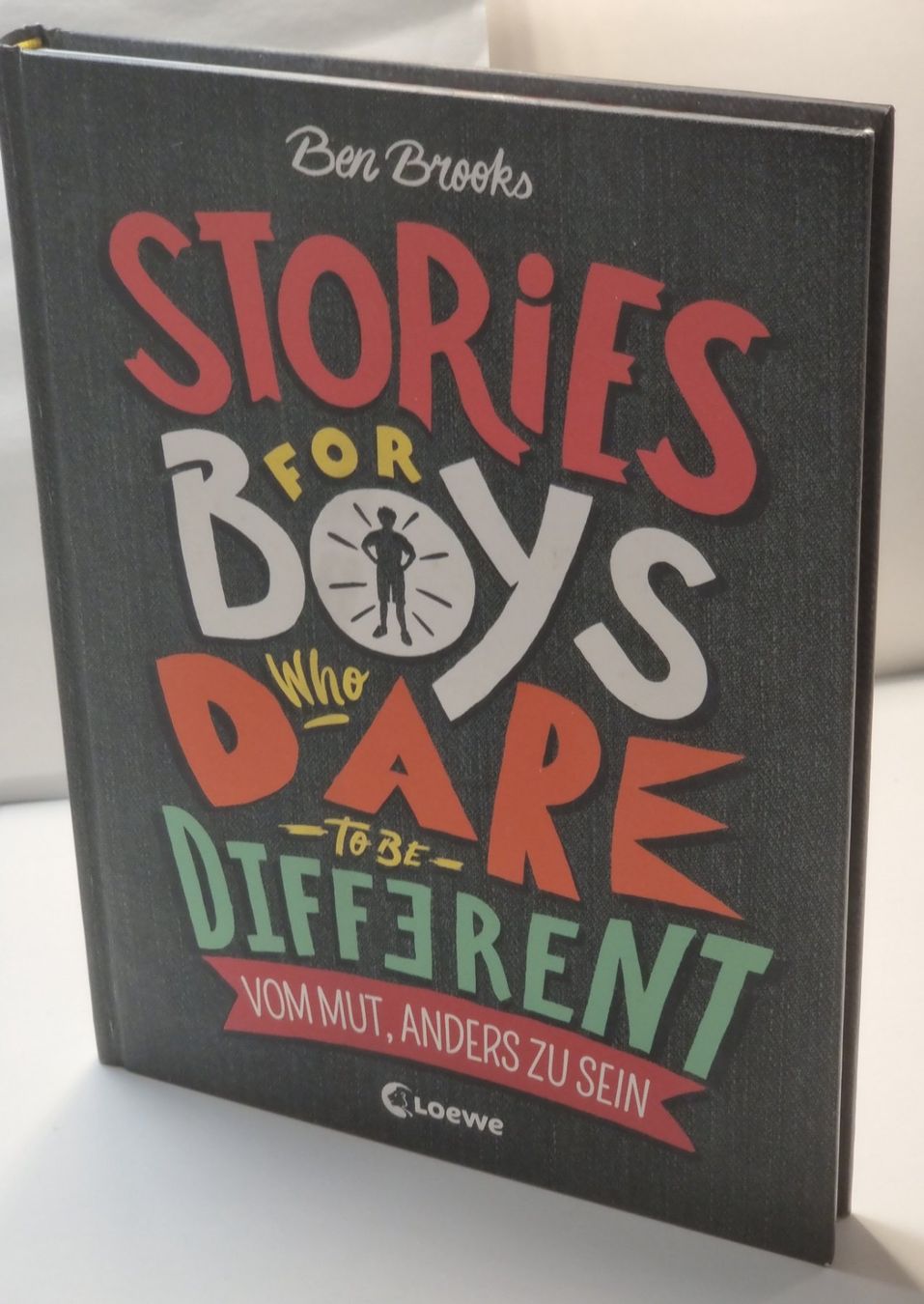 Libri: VOM MUT ANDERS ZU SEIN -Stories for Boys who dare to be diff – Nuovo (secondo la descrizione) da Dürnten venduto da Bachtelrider_ 1