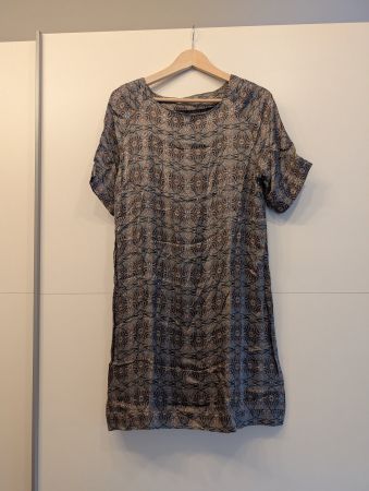 Sommerliches Kleid mit speziellem Muster, Grösse 38