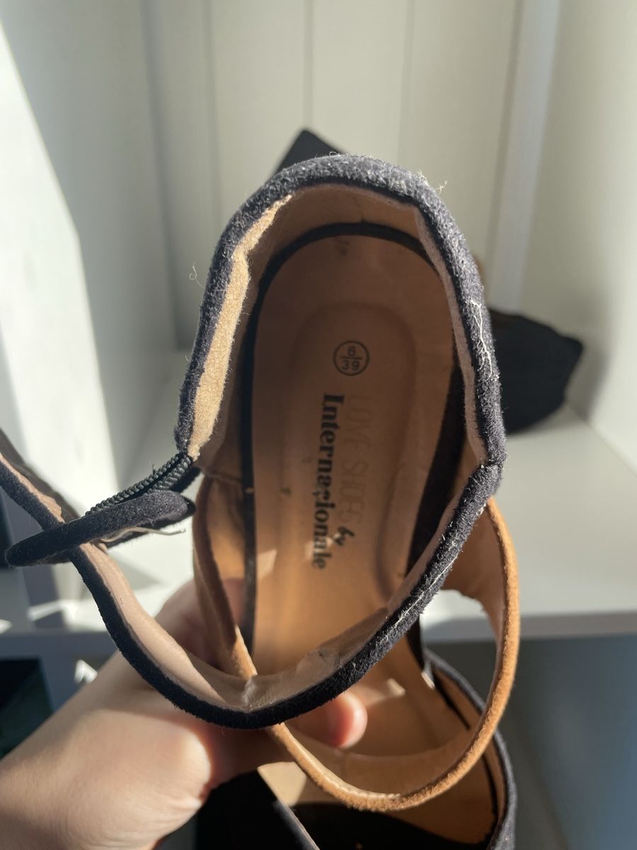 Scarpe da donna: Schwarze Plateau Sandalen Gr. 38 – Usato da Walenstadt venduto da sar_2mqk 2