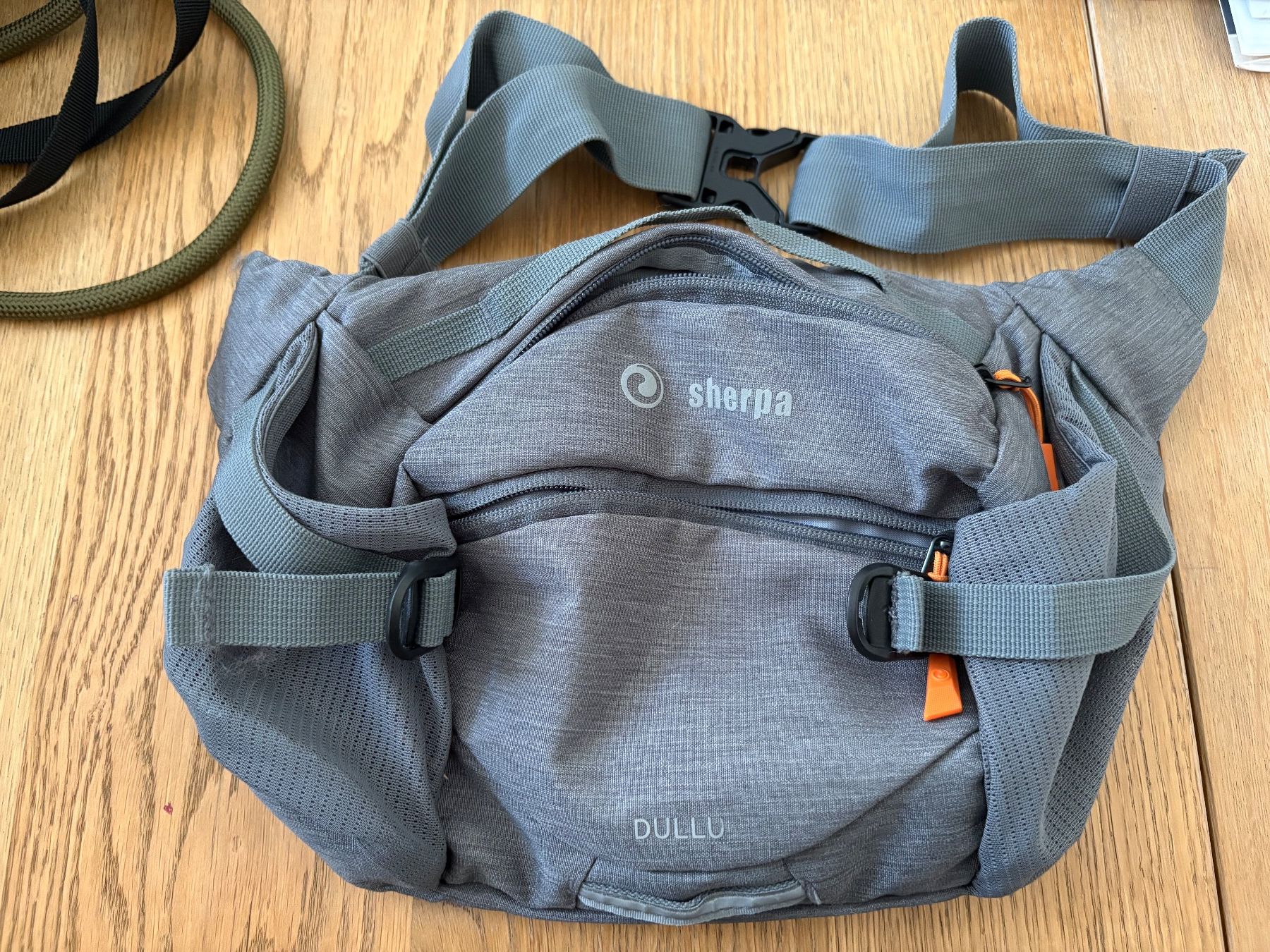 Sherpa Borse: Marsupio Sherpa Dullu grigio – Usato da Leggia venduto da lin_98v9