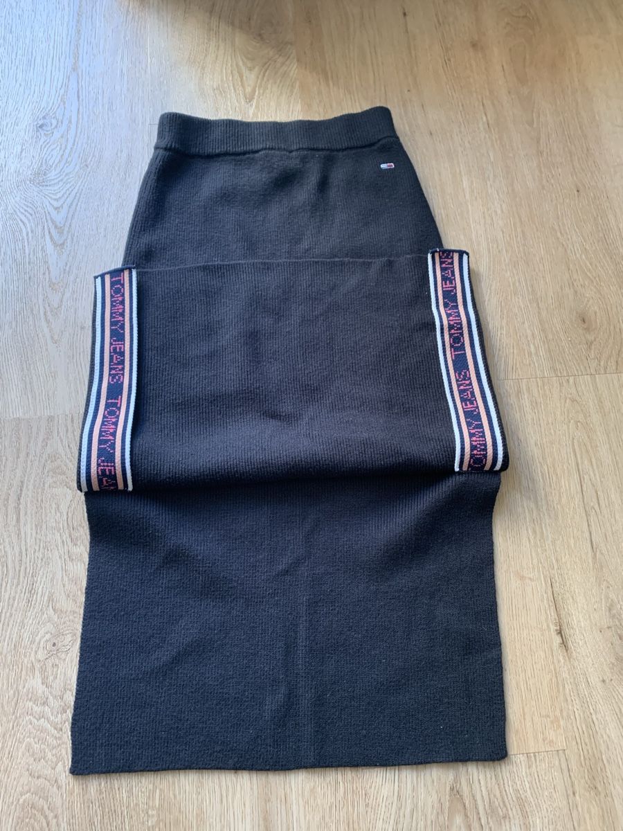 Tommy Hilfiger Gonne: Jupe midi tommy hilfiger – Nuovo e nell'imballaggio originale da Genève venduto da rez_c6c6 2