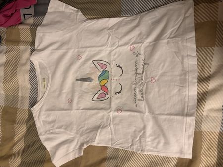 T-shirt blanc avec licorne et inscription "unicorn kingdom