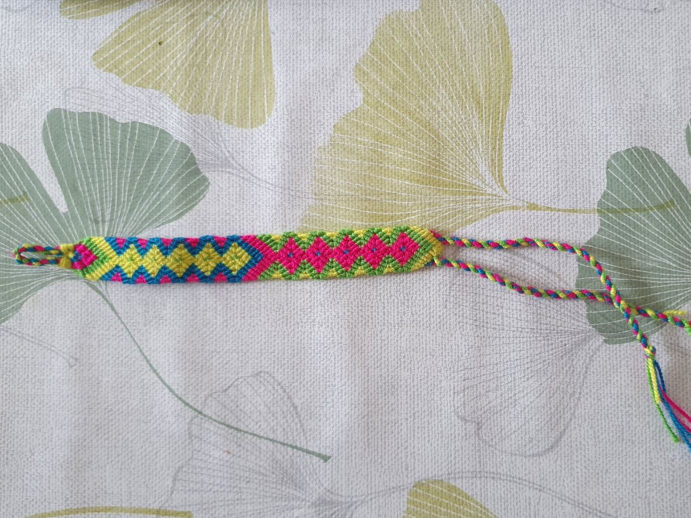 Armbänder & -reifen: Geflochtenes Armband Neonfarben – Gebraucht aus Winterthur von Natascha_1994 1