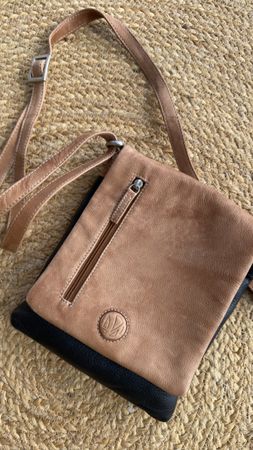 Umhängetasche Vera Pelle Leder schwarz braun gebraucht