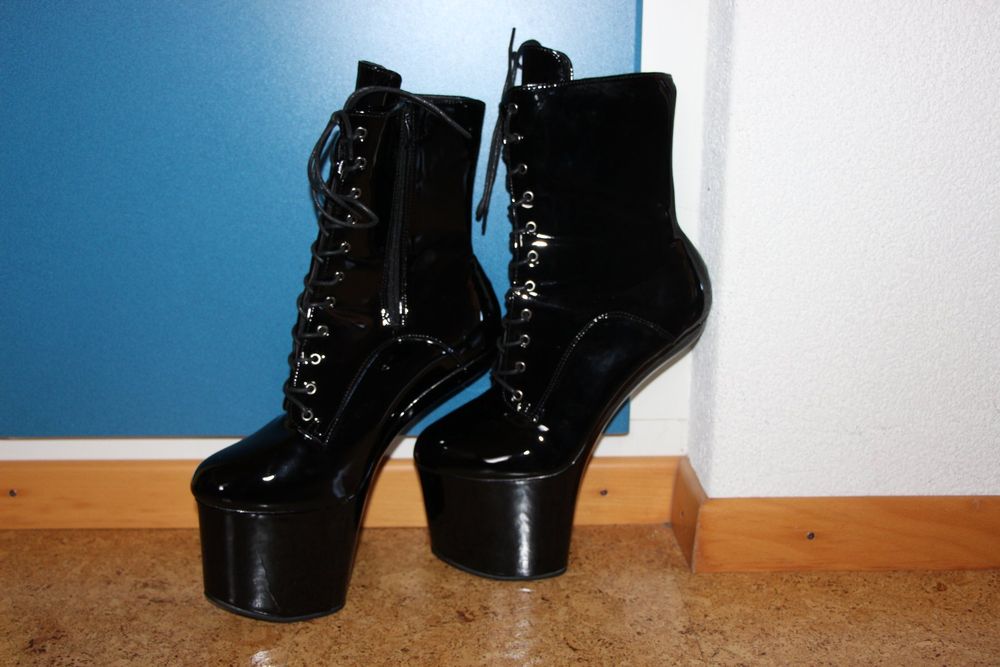 Pony Heel Lack Stiefel, 20 cm, schwarz, neu, Gr.42 (Neu und ...
