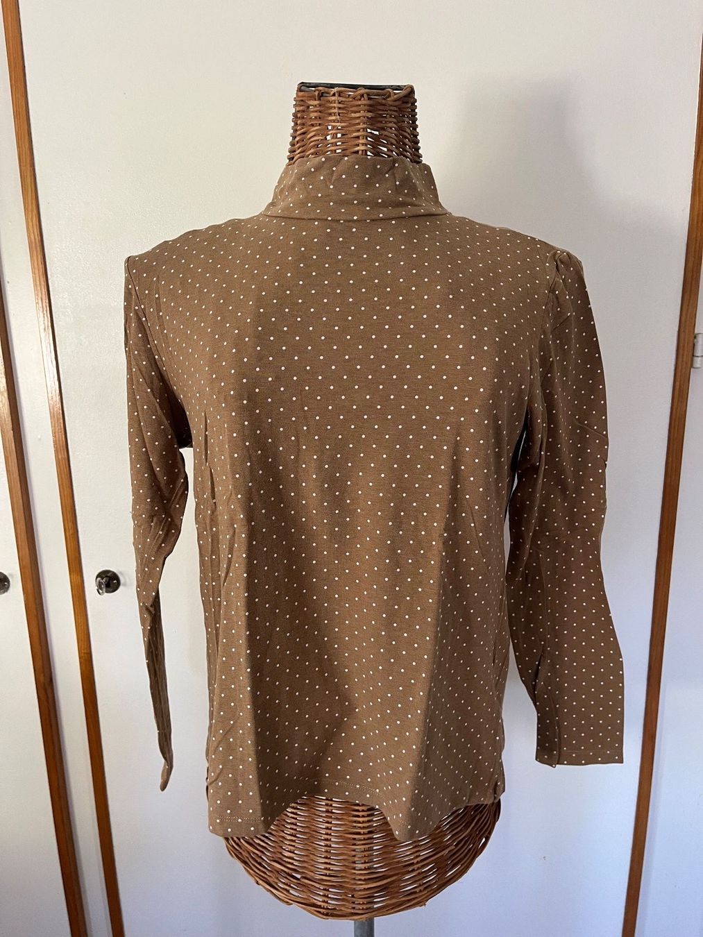 T-shirt: NOA NOA Langarmshirt dots Gr.M – Usato da Utzenstorf venduto da Ismaele