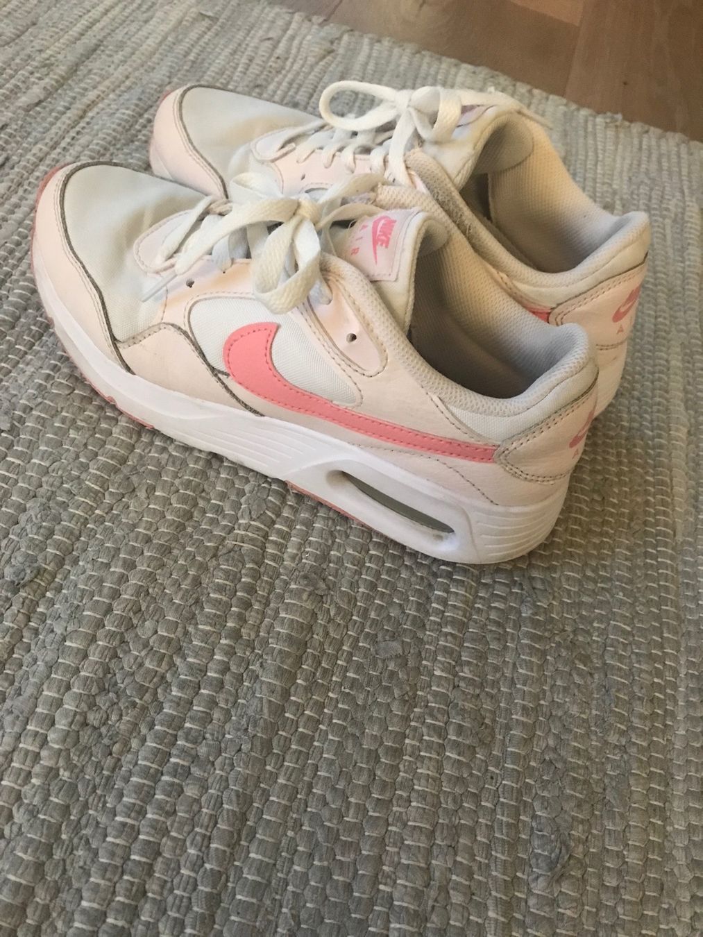 Nike Scarpe da donna: Nike Sneakers Gr. 38,5 – Usato da Affoltern am Albis venduto da variablend