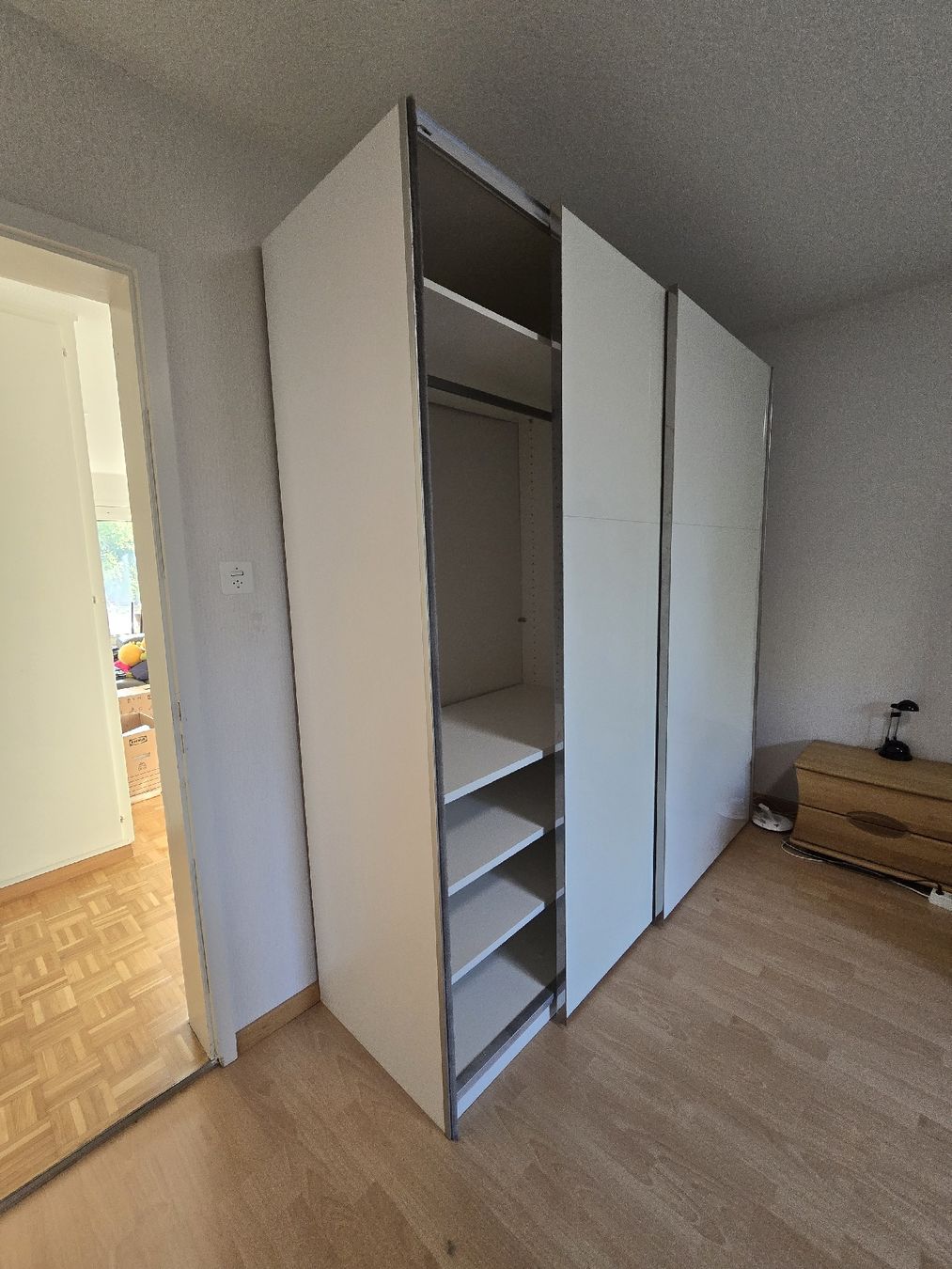 Guardaroba: Kleiderschrank weiss mit Schiebetüren – Usato da St. Gallen venduto da anomis_m