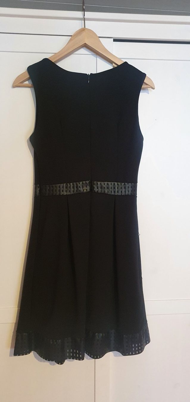 Vestiti: Schwarzes Cocktailkleid mit Kunstleder – Usato da Hüttlingen venduto da Thurgi85 1
